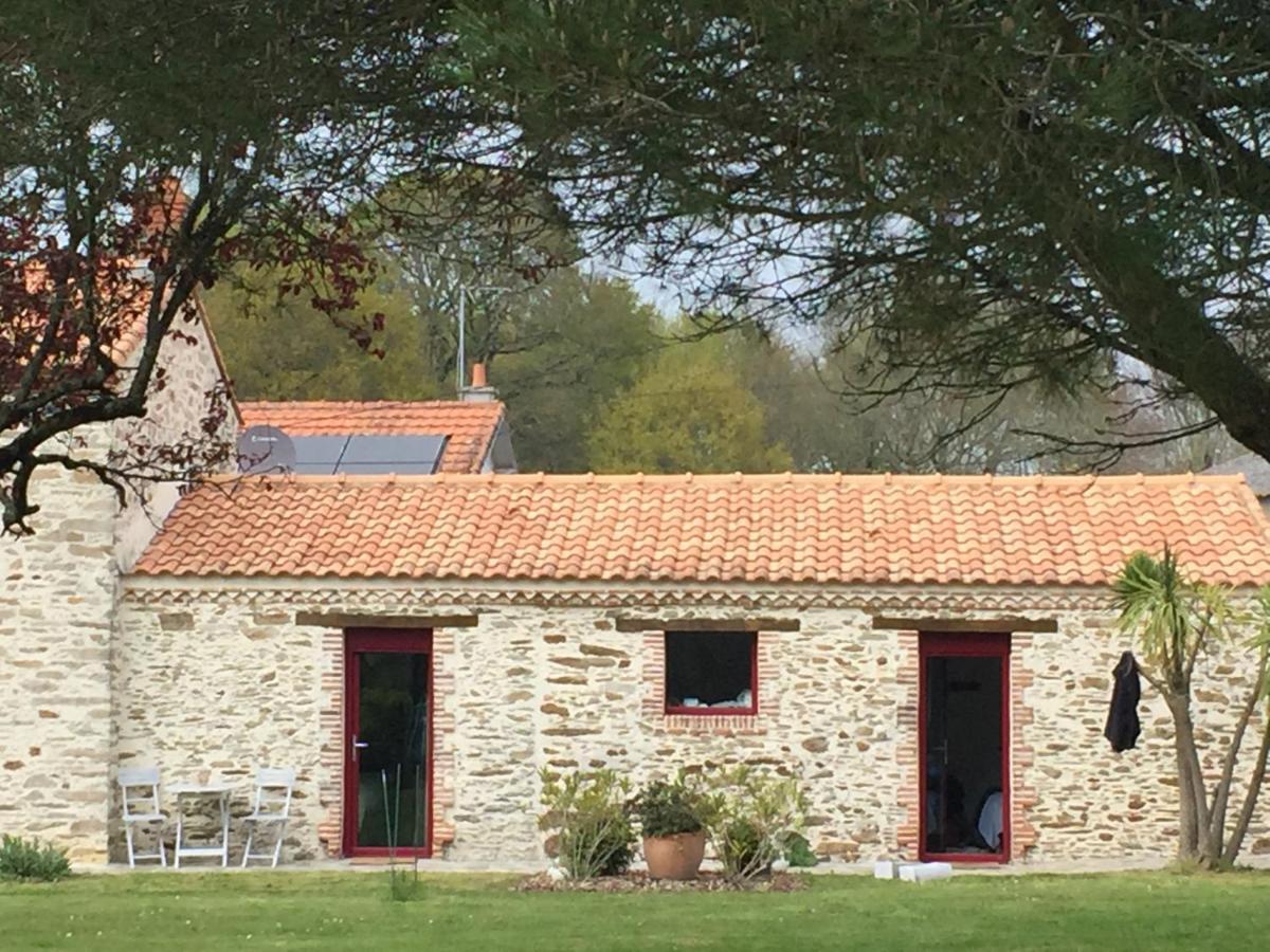 Au Mas Retz De Jade Bed & Breakfast Chauve Exterior photo