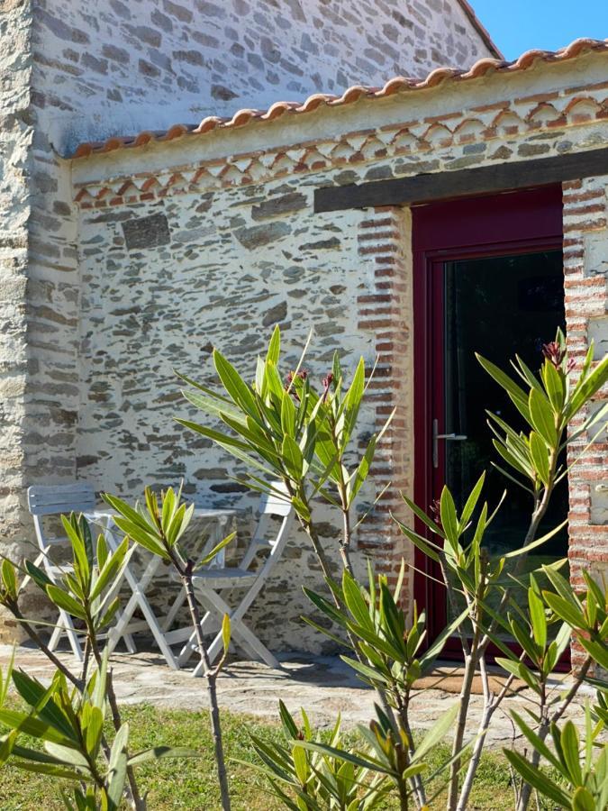Au Mas Retz De Jade Bed & Breakfast Chauve Exterior photo