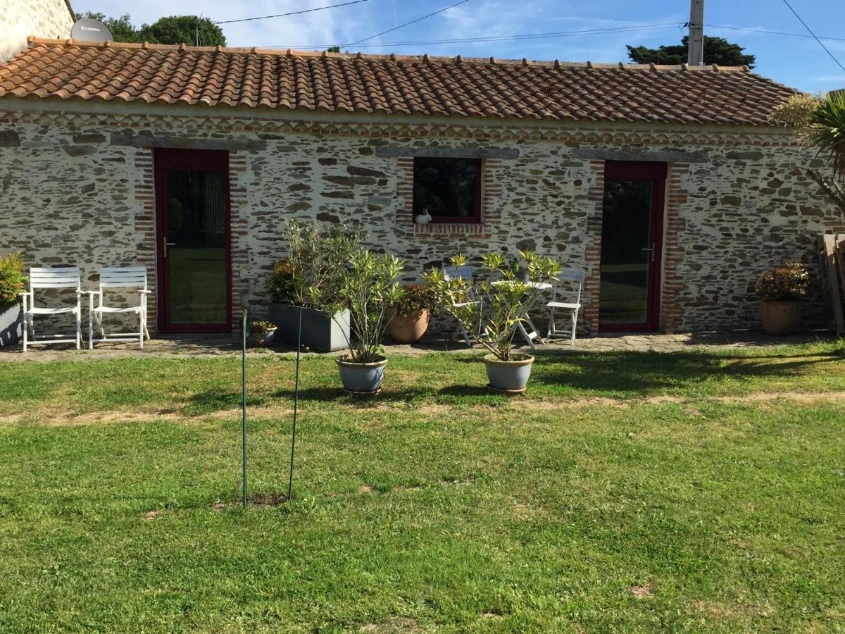 Au Mas Retz De Jade Bed & Breakfast Chauve Exterior photo